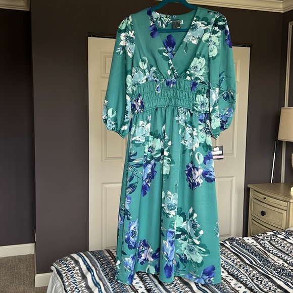 NWT Puff Sleeves V-neck Smocked Waist Midi Dress Sz 10 - Picture 2 of 5